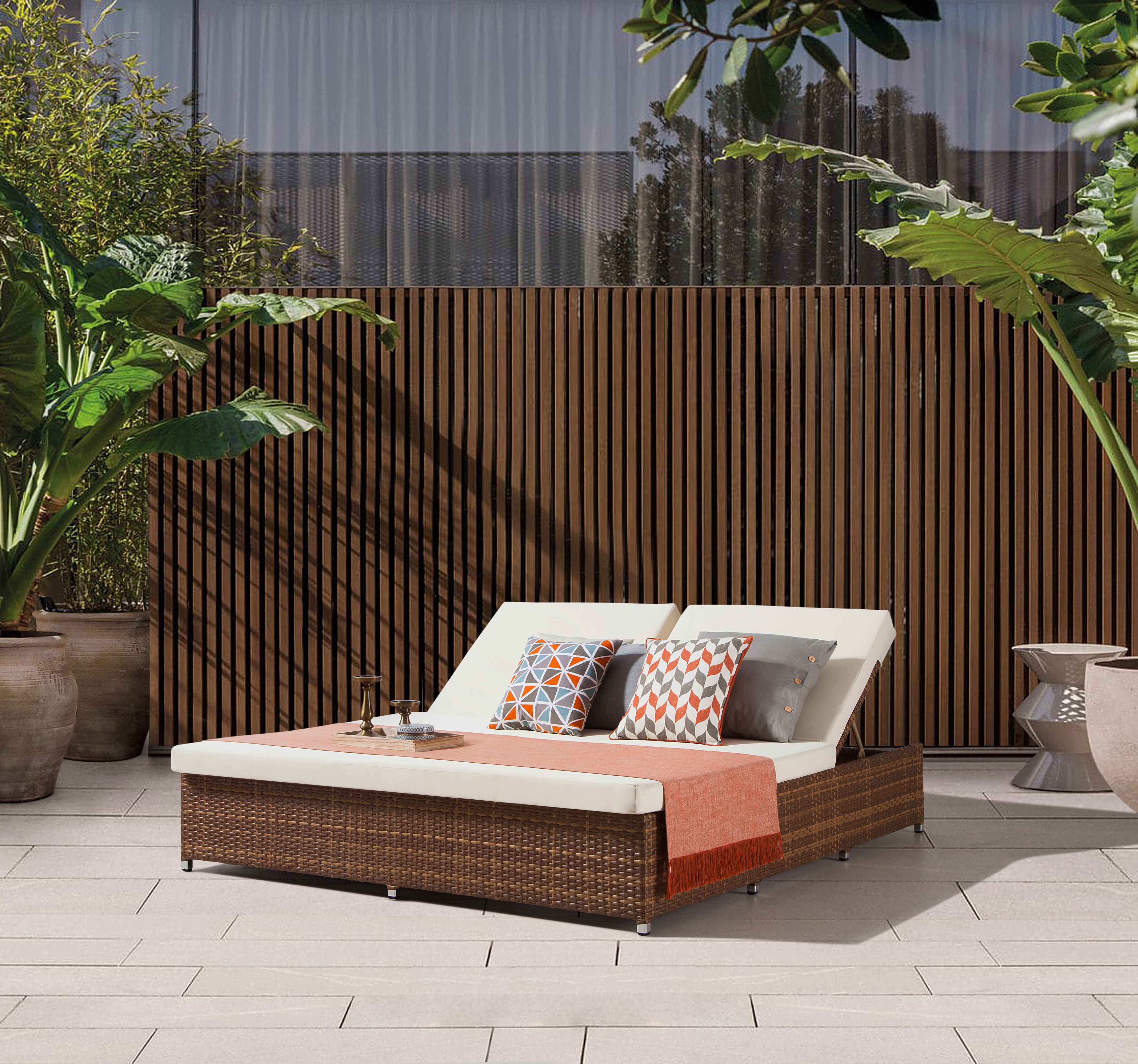 Angela rattan daybed S2