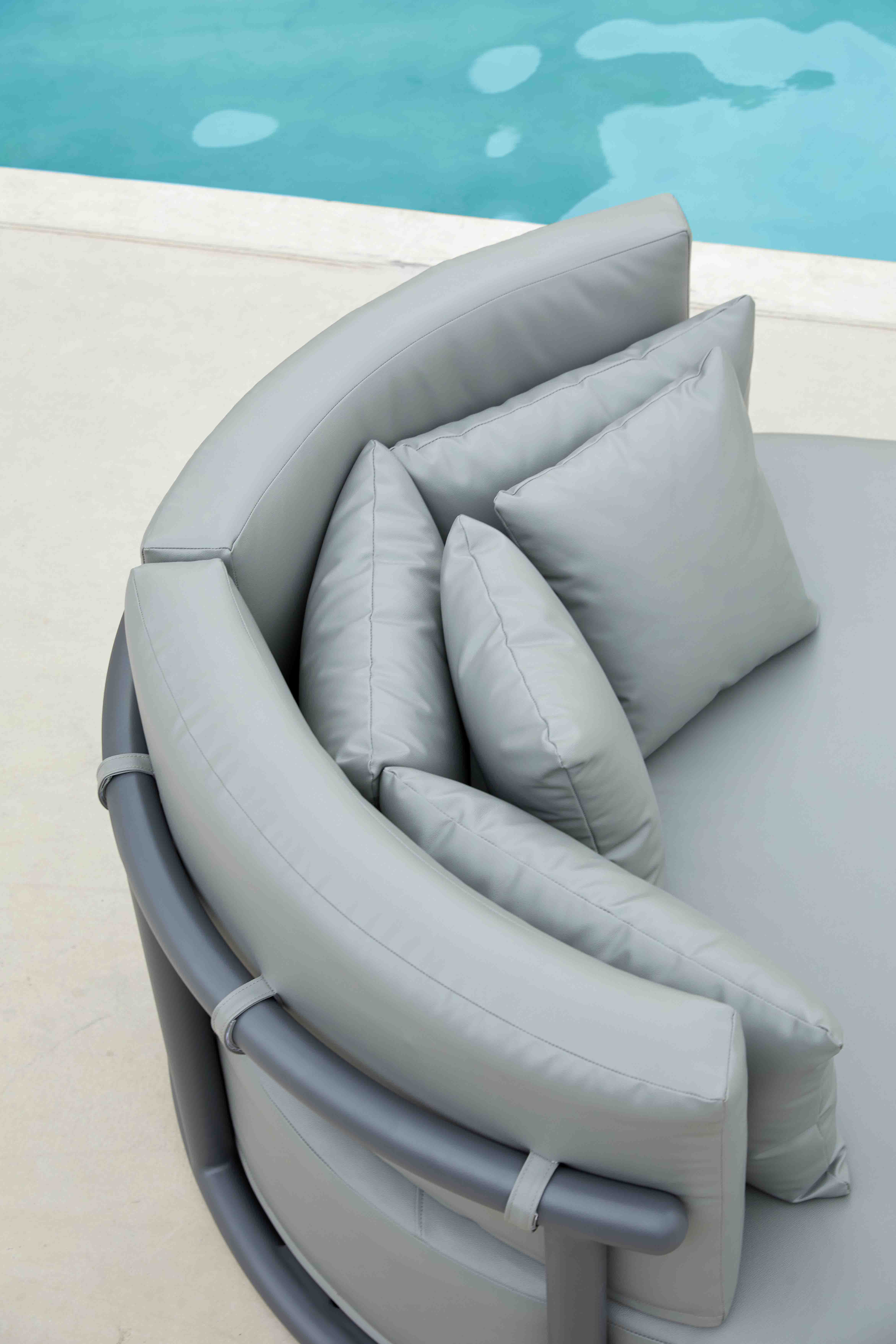 ارماني alu.round daybed D2