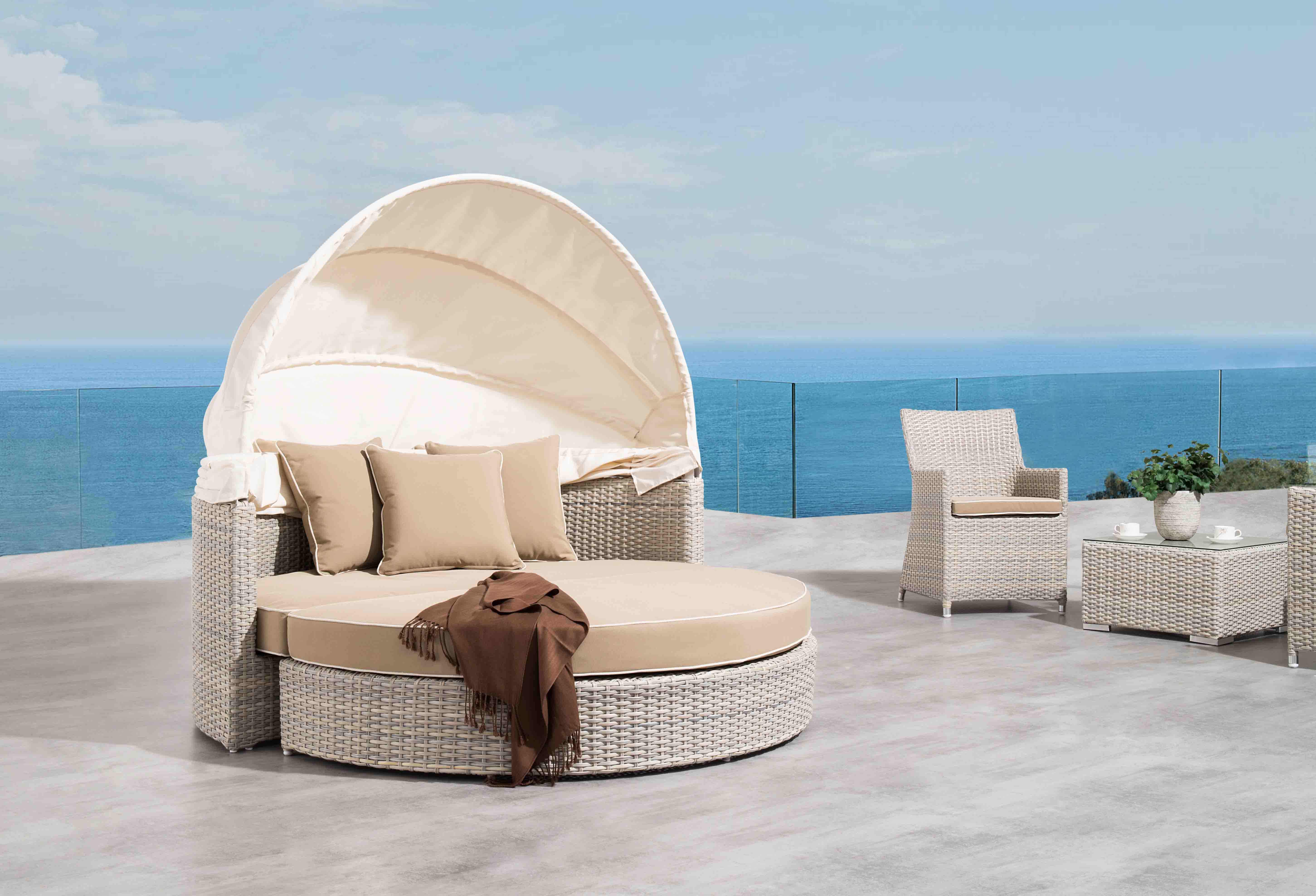 Ideal rattan round daybed S2