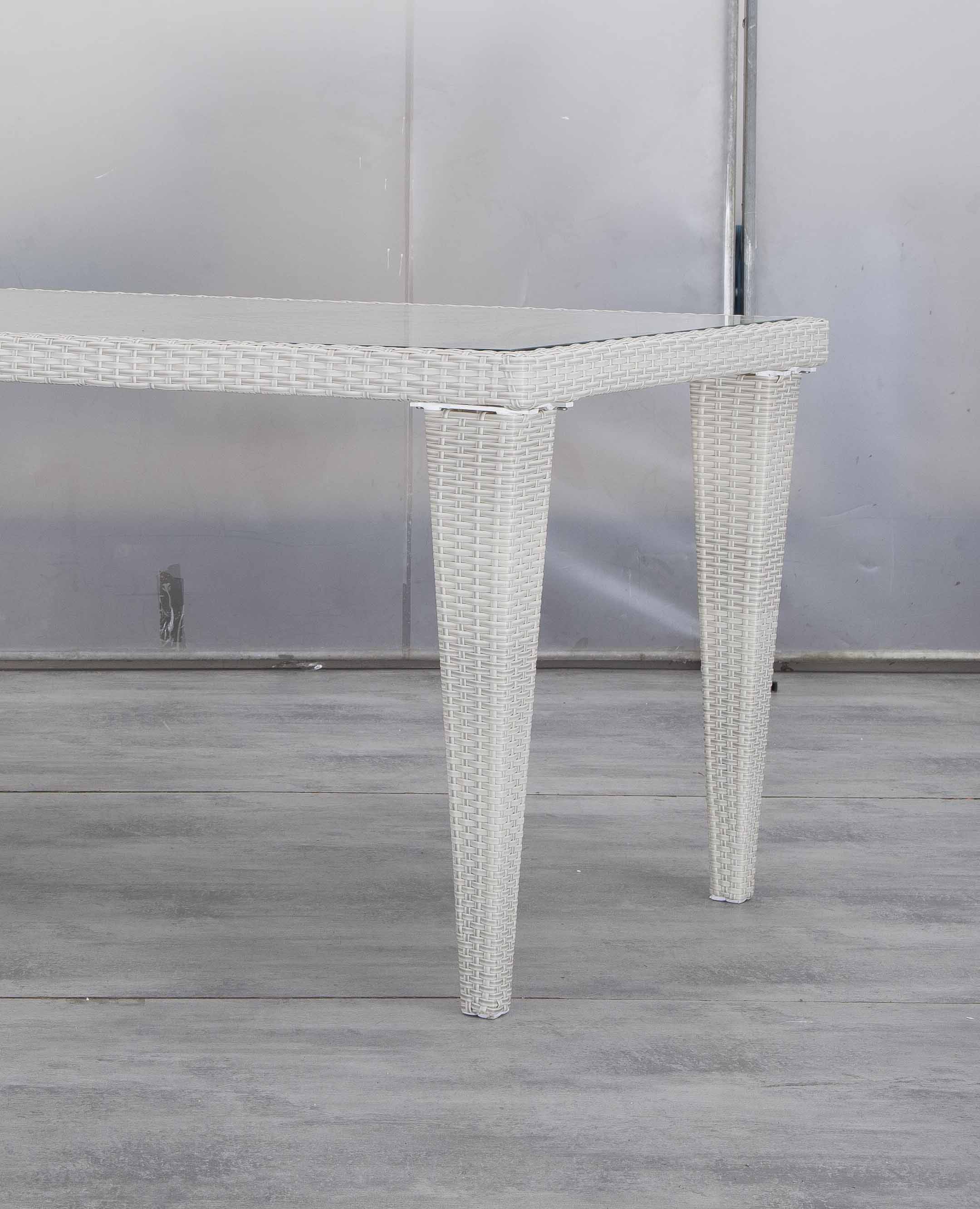 Table rectangulaire Nadia en rotin D3