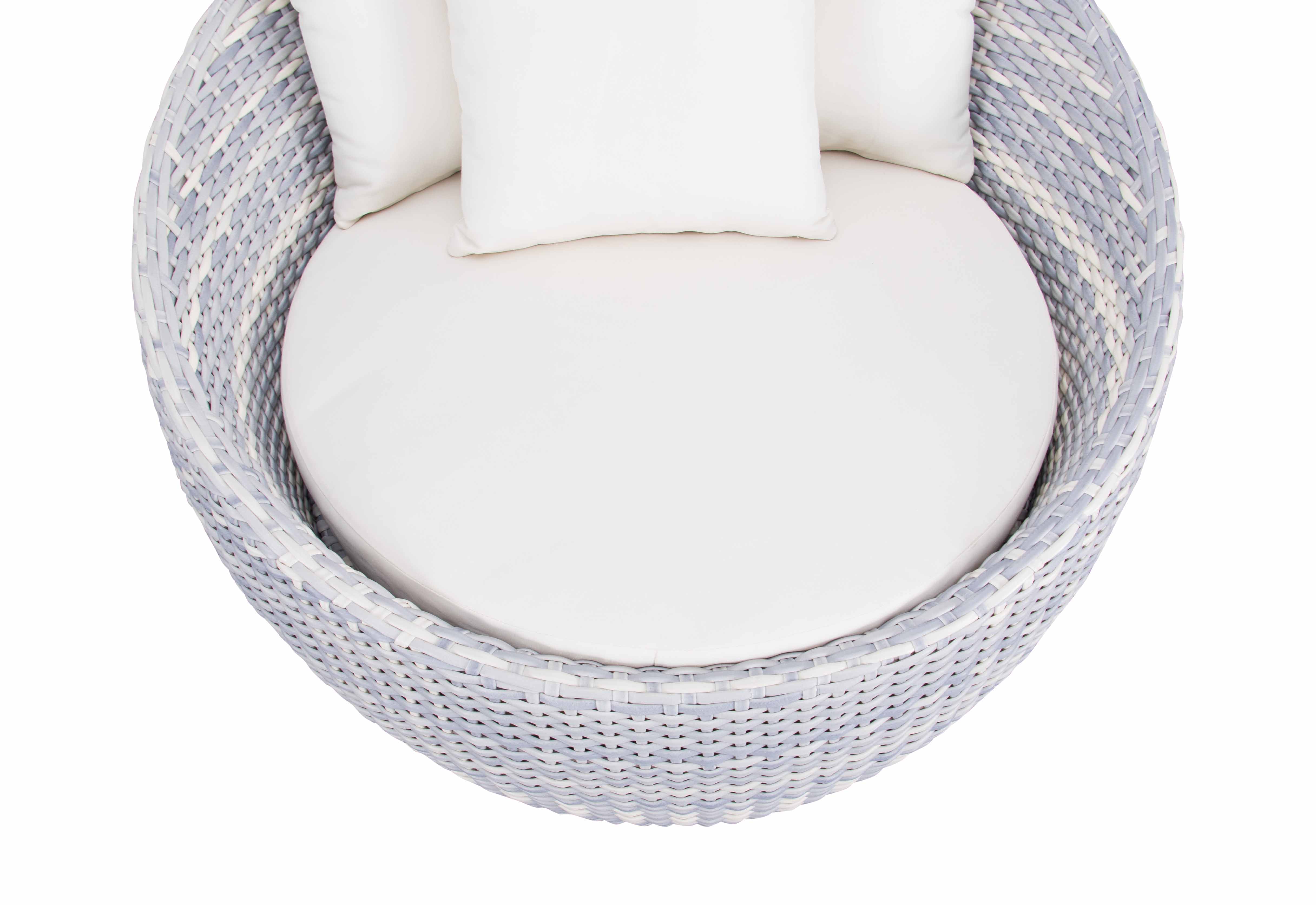 Sky rattan round daybed D3