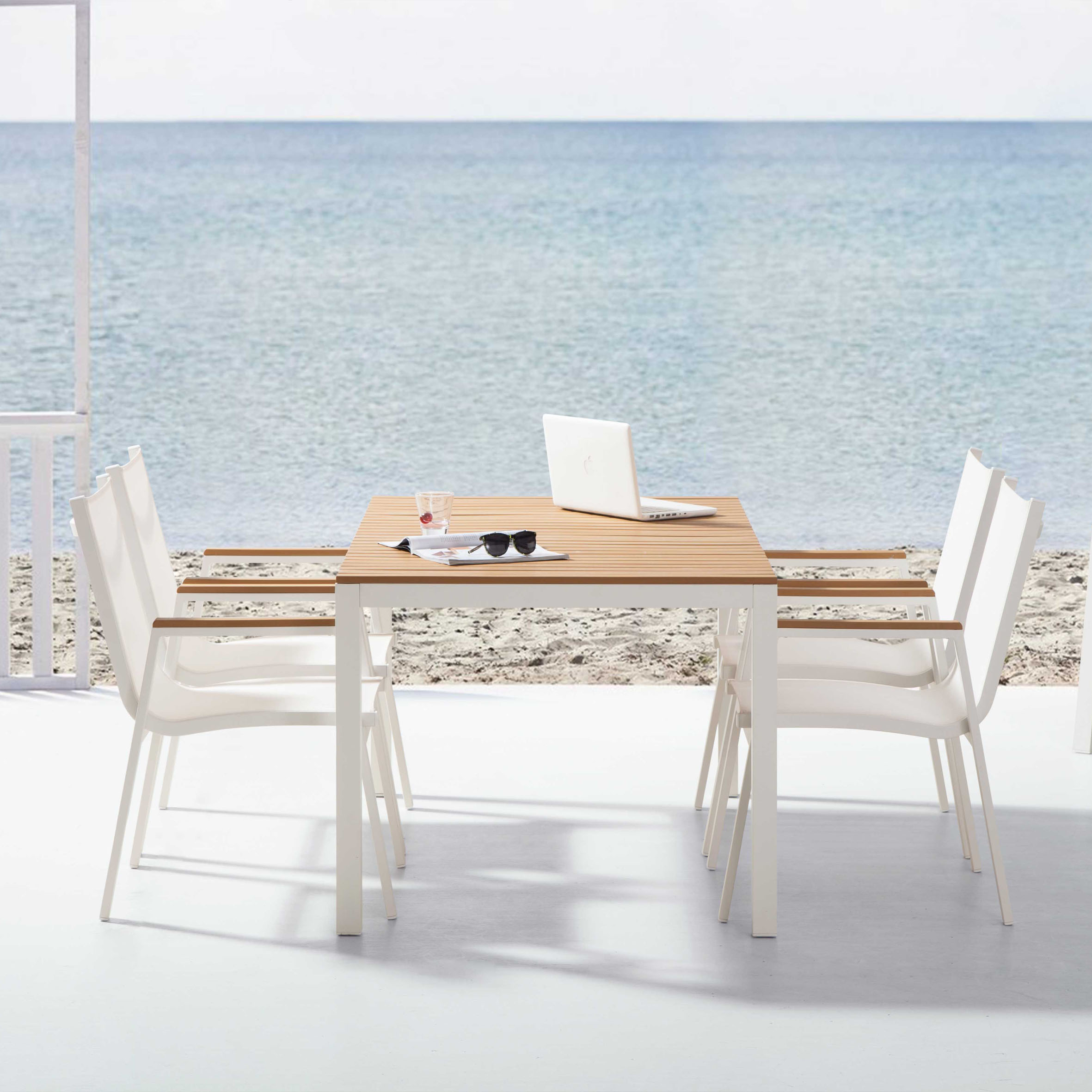 Snežno bela jedilna miza (polywood) S1