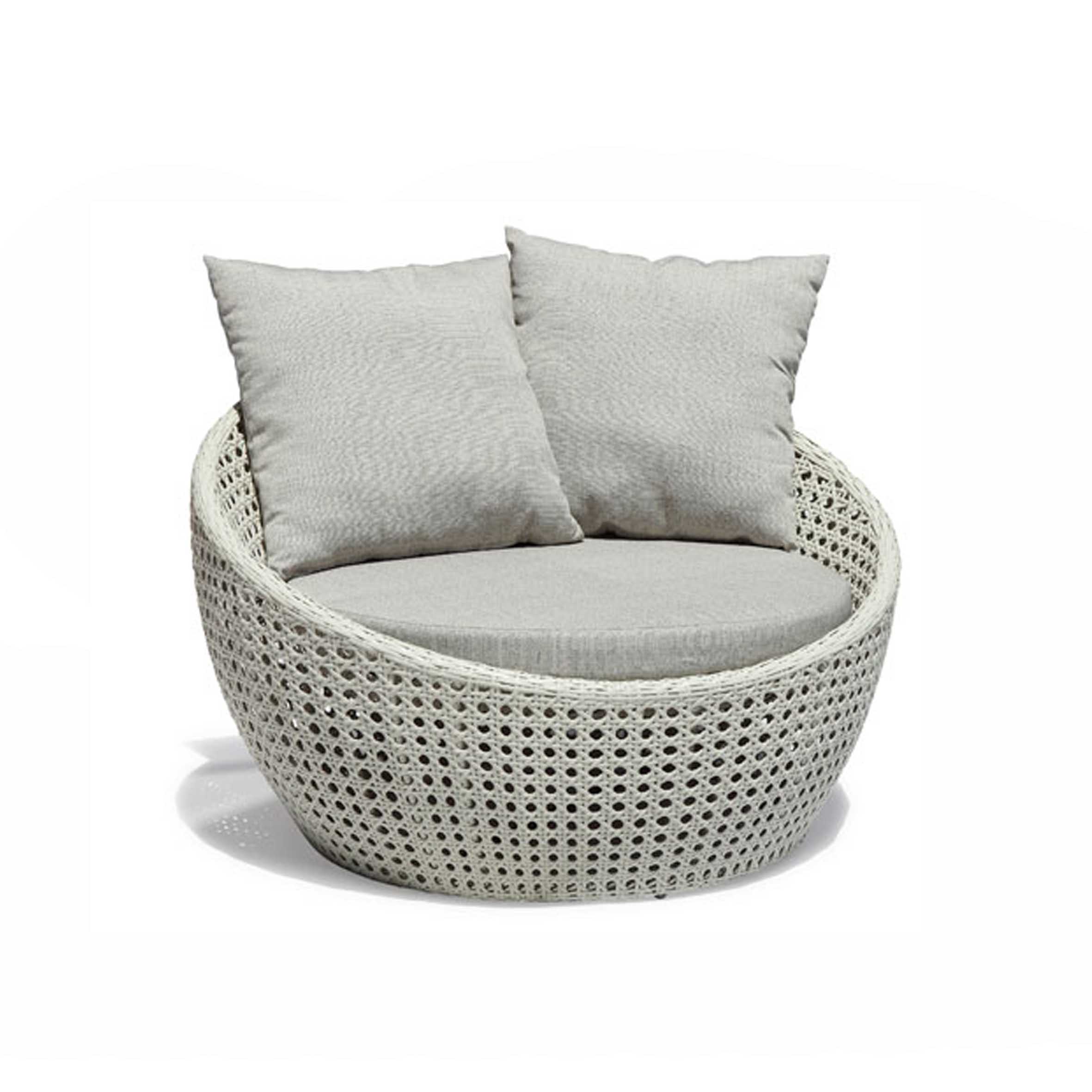 Travis rattan round daybed S3