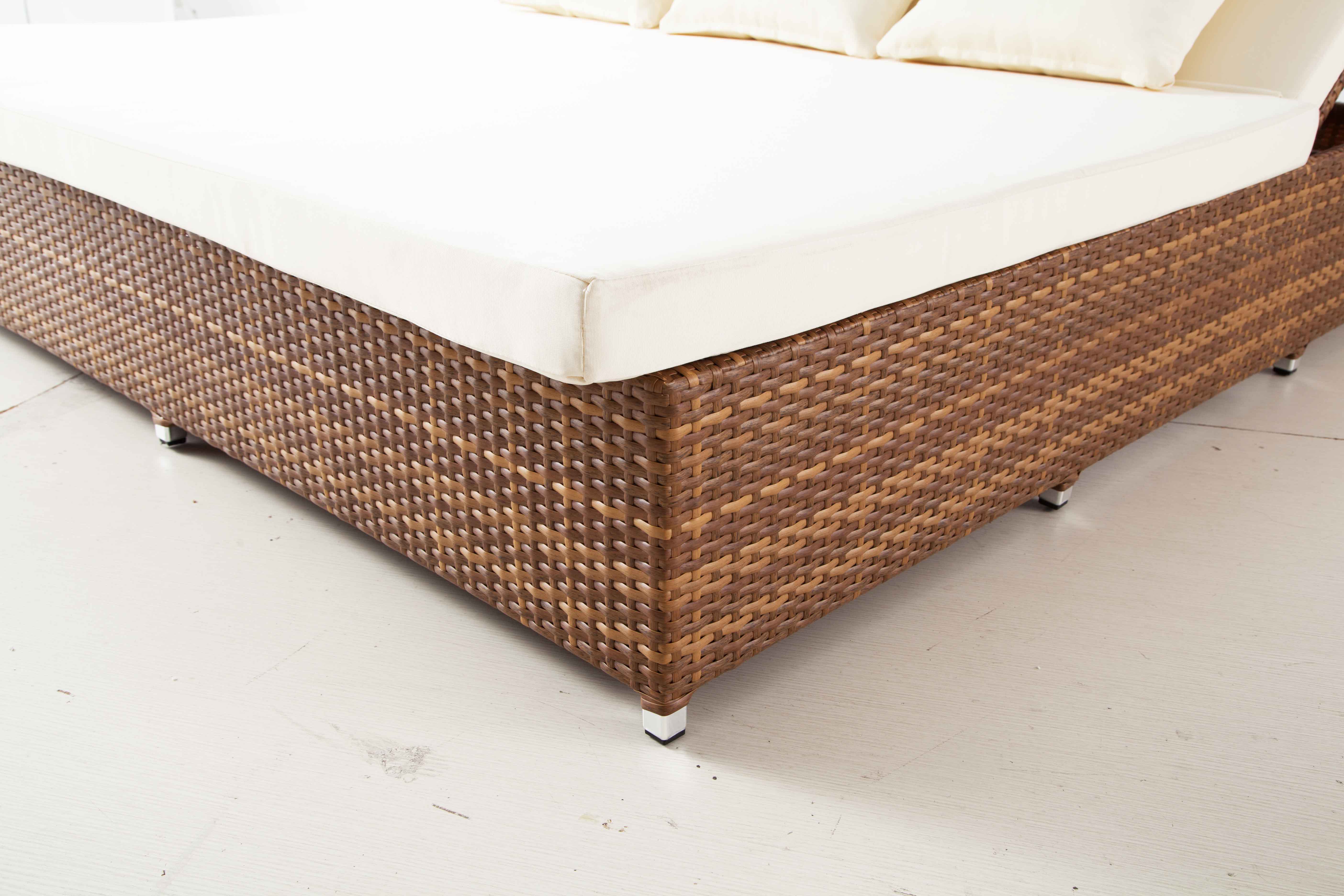 Angela rattan daybed D2