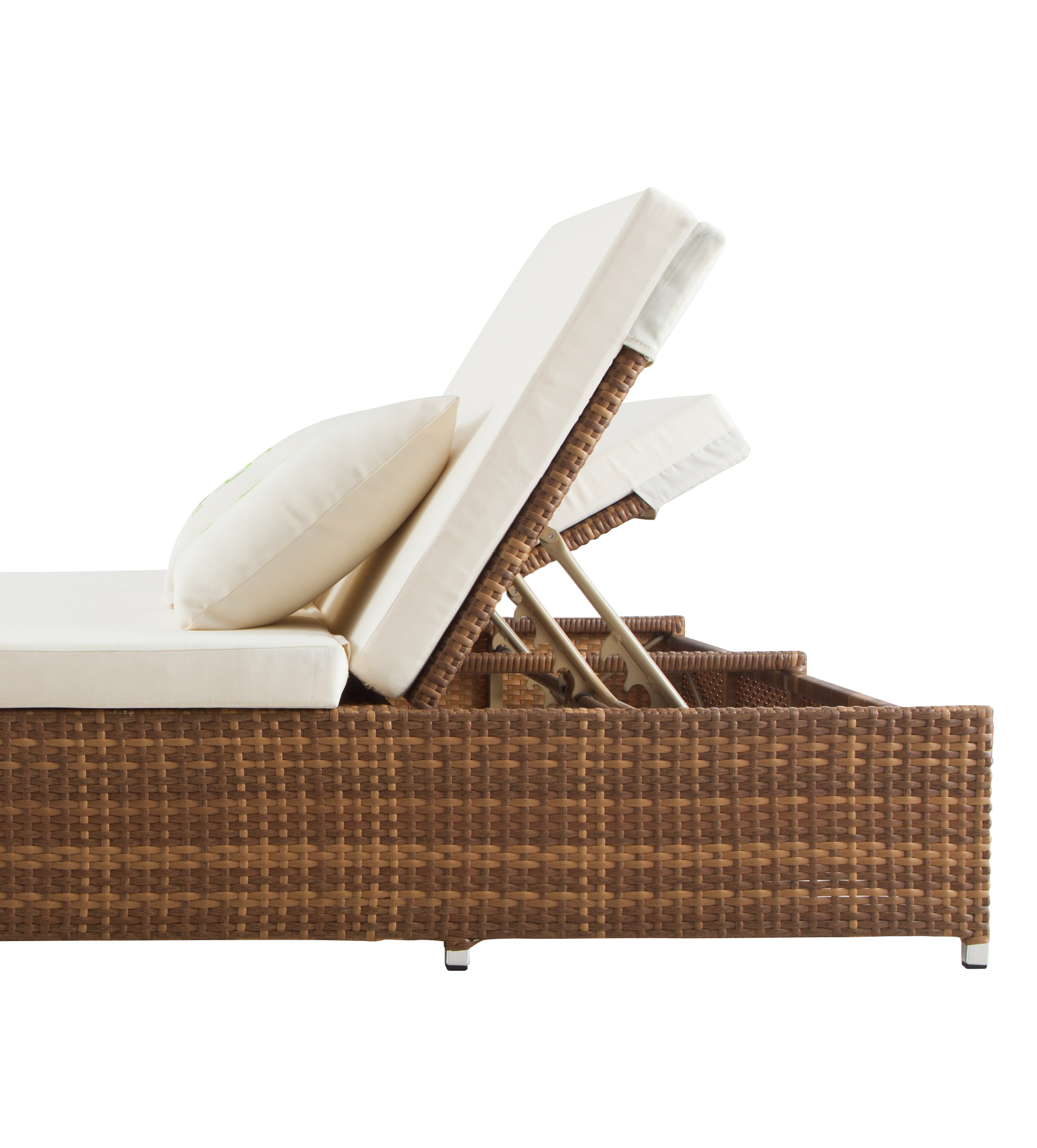 Angela rattan daybed D4
