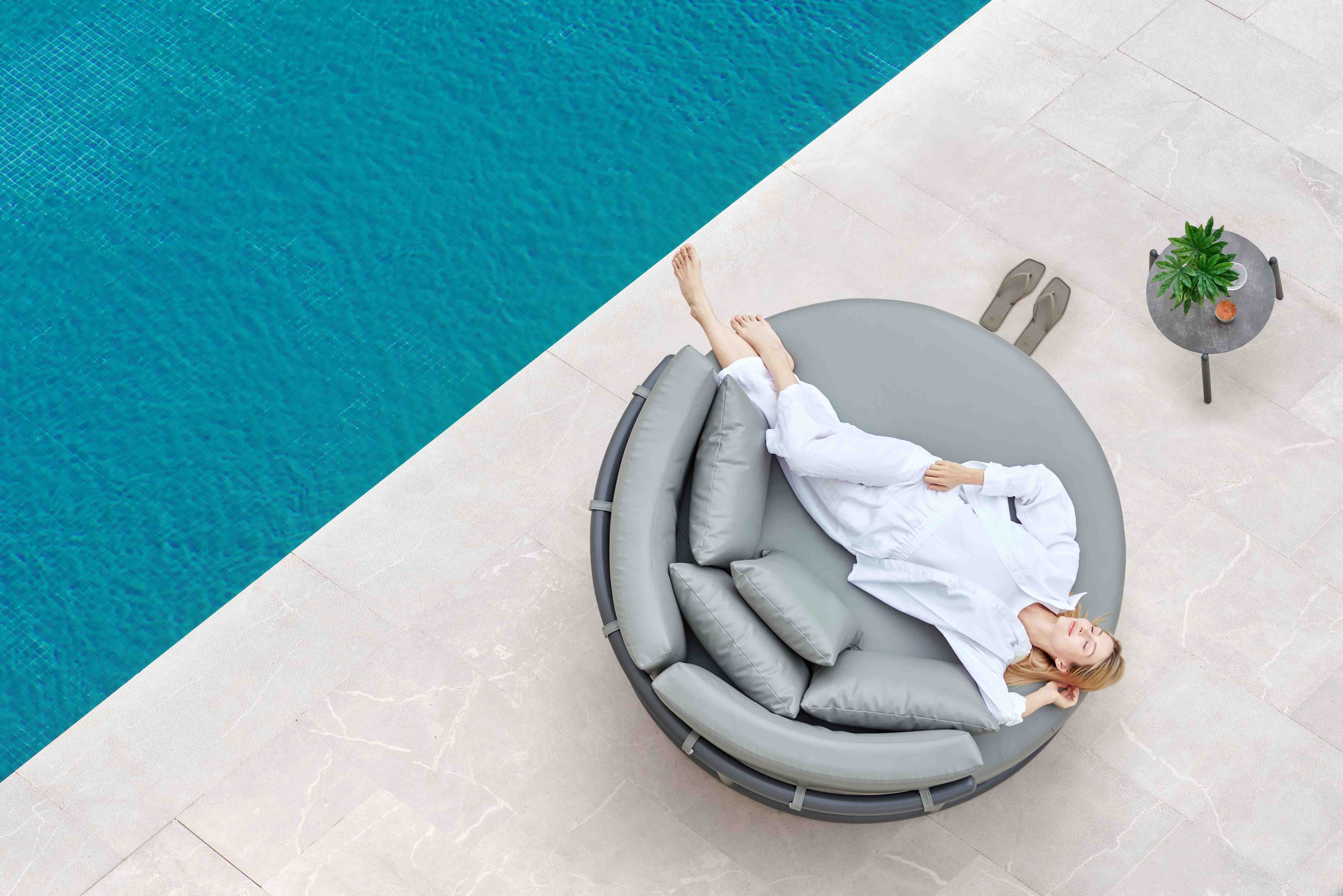 Armani alu.round daybed S2