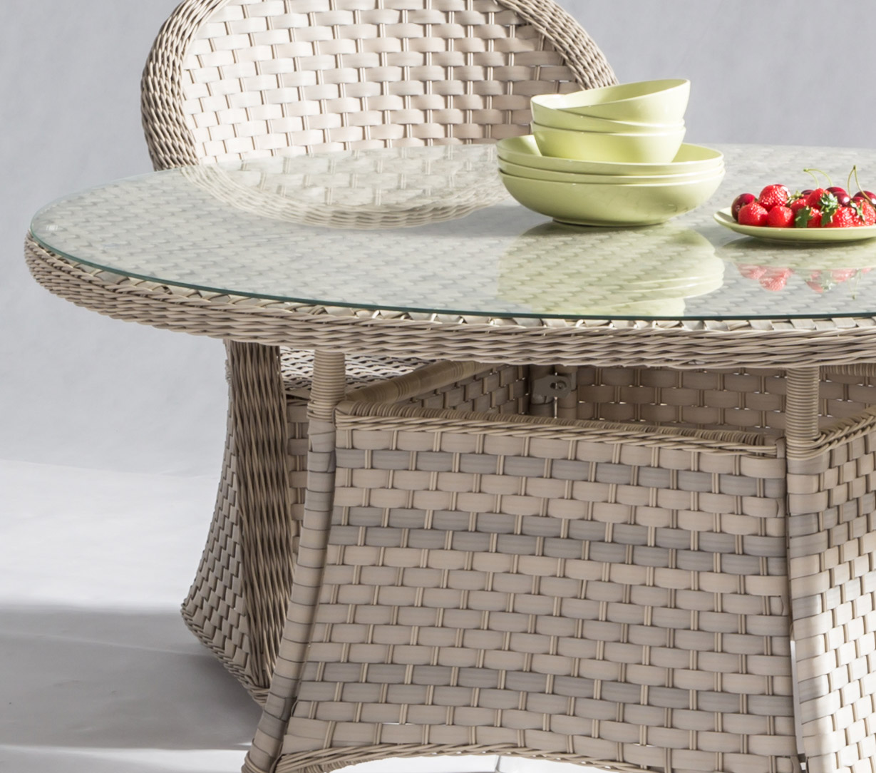 Master rattan dining table D1