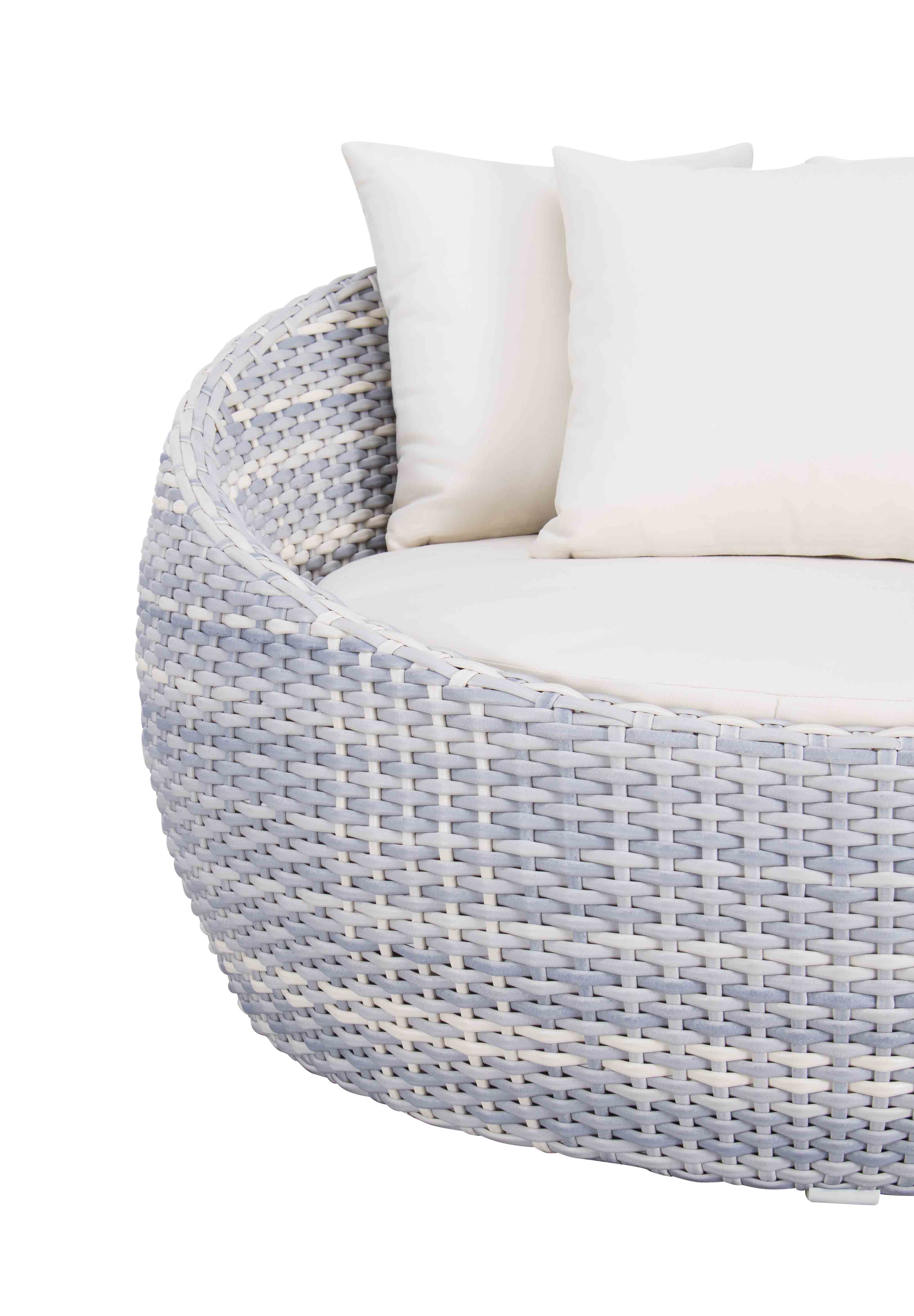 Sky rattan round daybed D4