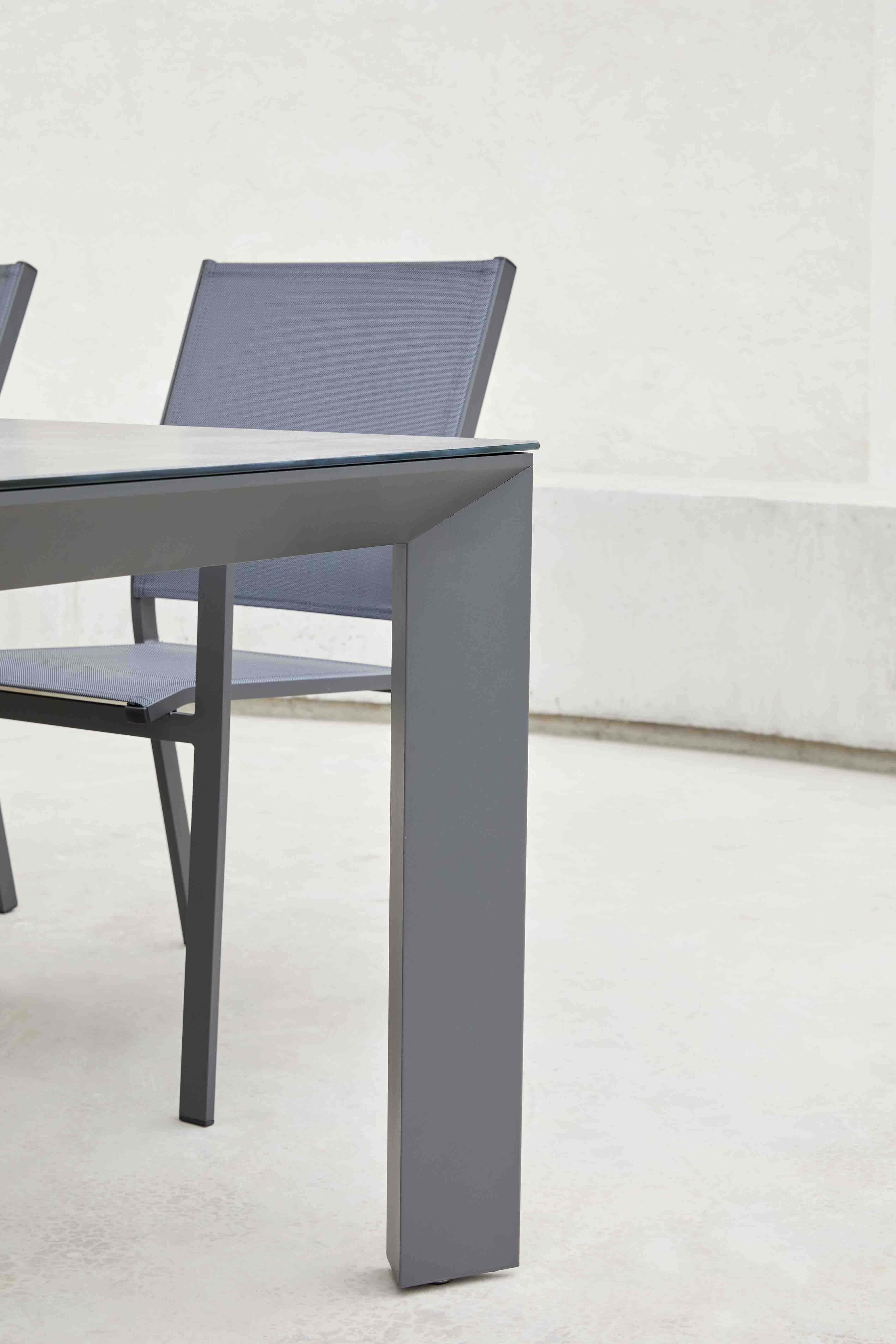 Zeus rectangle dining table D1